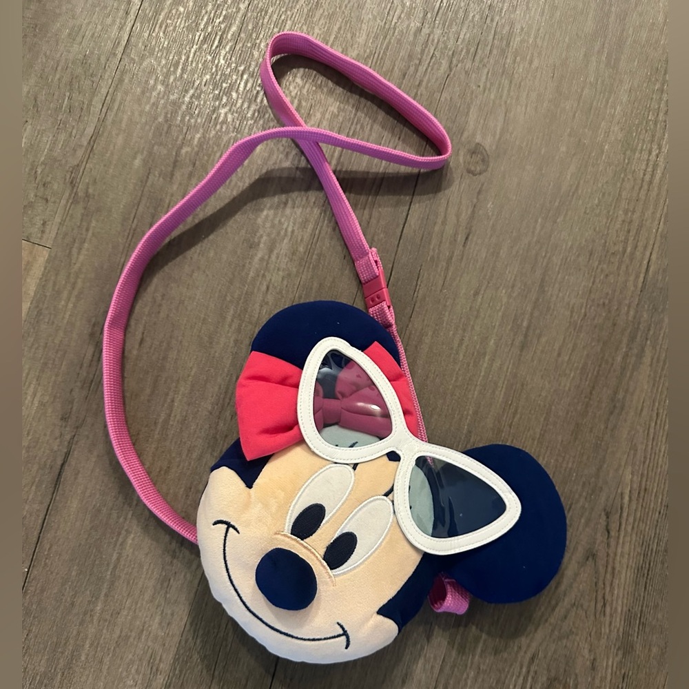 NWOT Minnie Mouse head Crossbody Bag